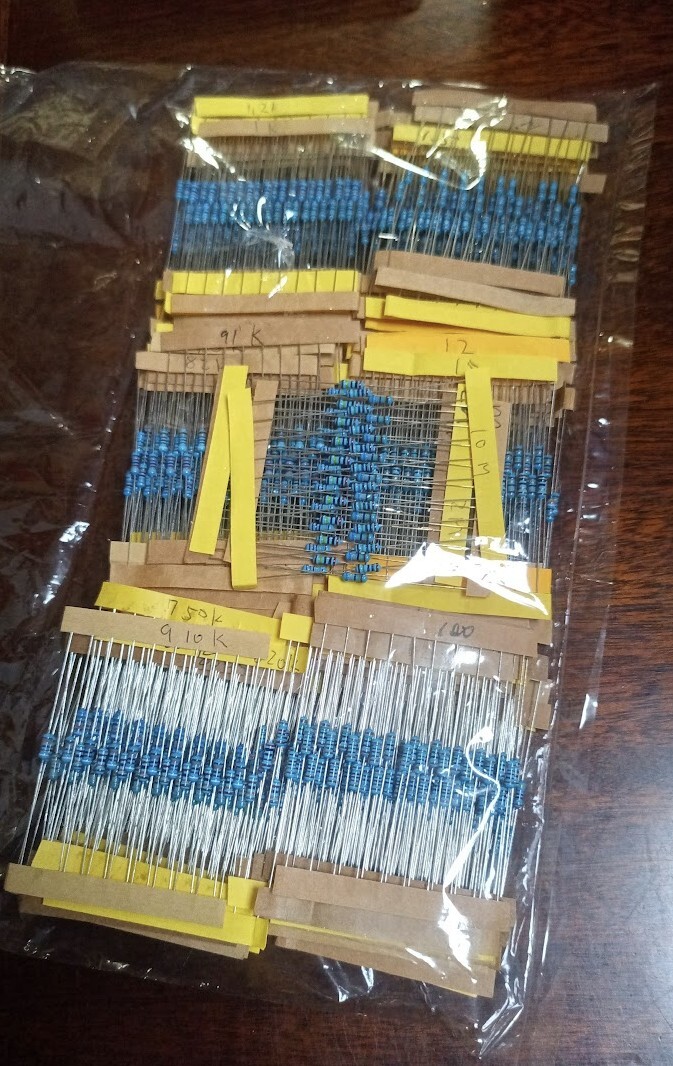 金属皮膜抵抗 1/4W 1% 130種類 各10個 計1300個 1〜10MΩ E12, E24中心 dE拍卖
