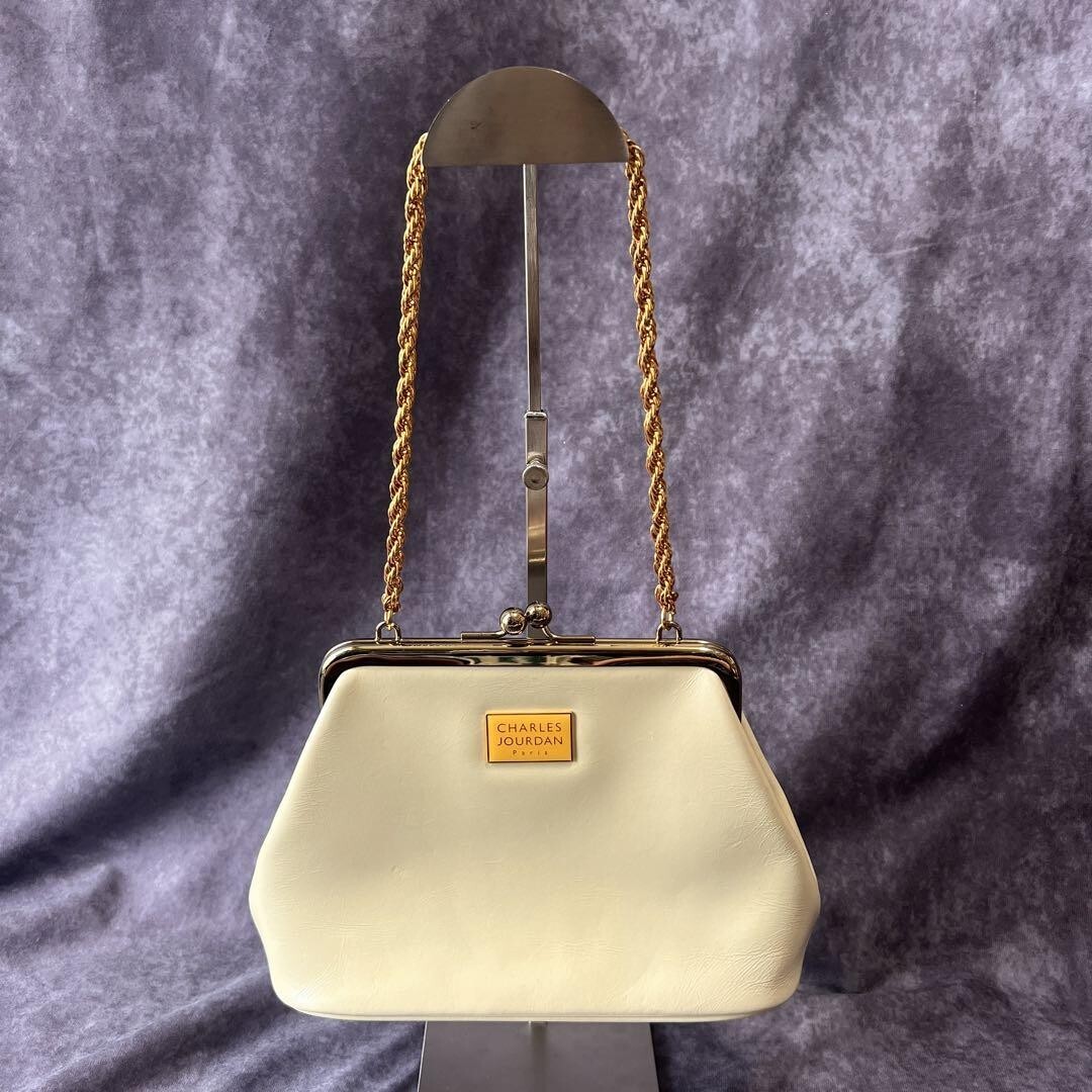 【美品】CHARLES JOURDAN シャルルジョルダン チェーンショルダーバッグ がま口 レザー調 アイボリー ゴールド金具 ヴィンテージ拍卖