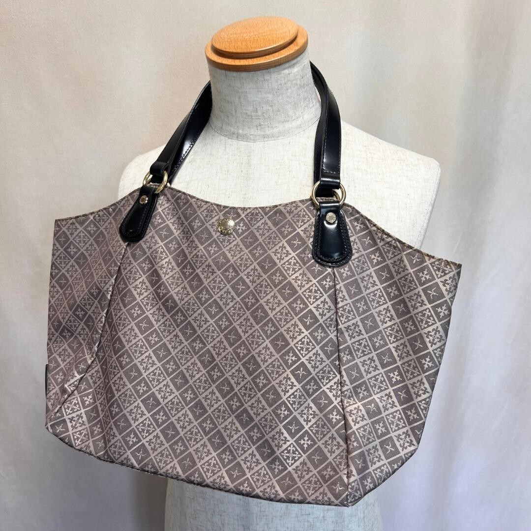 【人気】russet ラシット モノグラム柄 トートバッグ ナイロン×レザー レディース ベージュ×ブラック系 通勤 通学 カジュアル拍卖