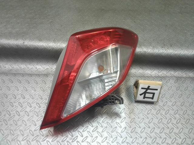 トヨタ(TOYOTA)※同梱不可※ヴィッツ NSP130 右テールランプ 品番 81550-52801 LED拍卖