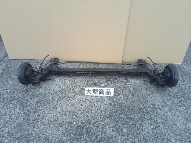 トヨタ(TOYOTA)※同梱不可※プリウス NHW20 リアアクスルビーム 品番 42101-47040 ドラム ABS付 5本 サビ有拍卖