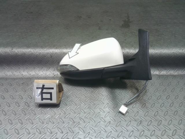 トヨタ(TOYOTA)※同梱不可※アクア NHP10 右サイドミラー 右ドアミラー カラー 040 品番 87910-52D70拍卖