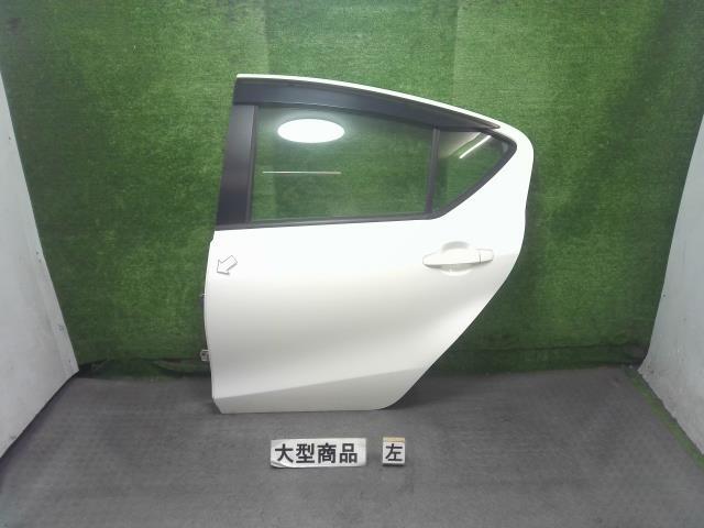 トヨタ(TOYOTA)※同梱不可※アクア NHP10 左リアドア 左後ろドア カラー 040 品番 67004-52470拍卖
