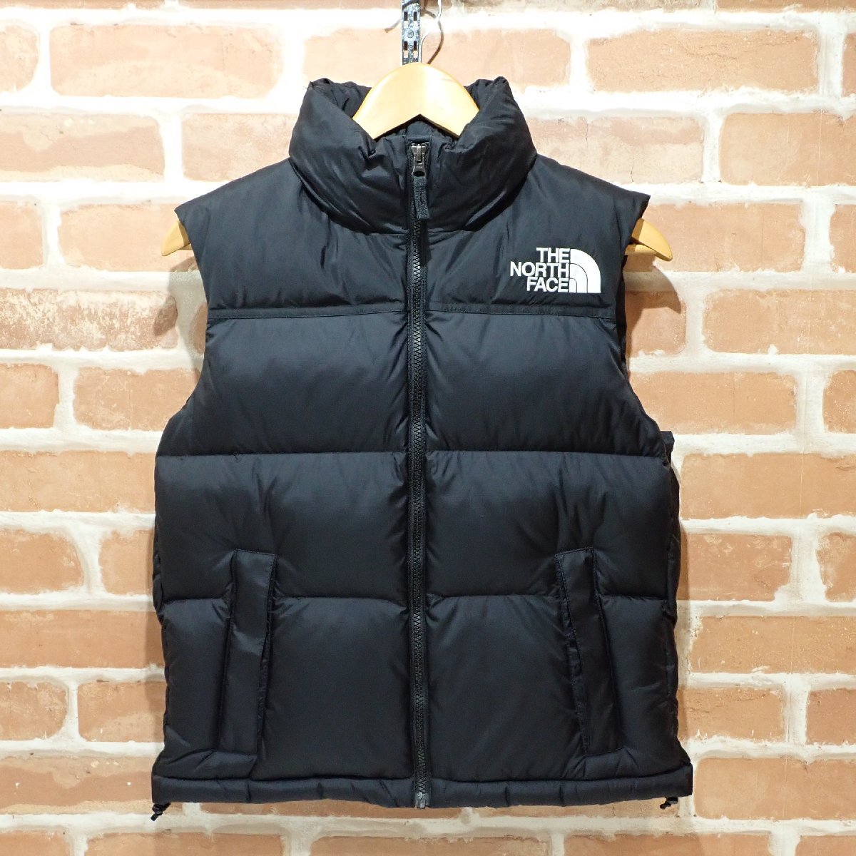 B631 美品 THE NORTH FACE ヌプシ ダウンベスト NDW92233 ブラック レディースM ノースフェイス ビルトインフード Nuptse Vest拍卖