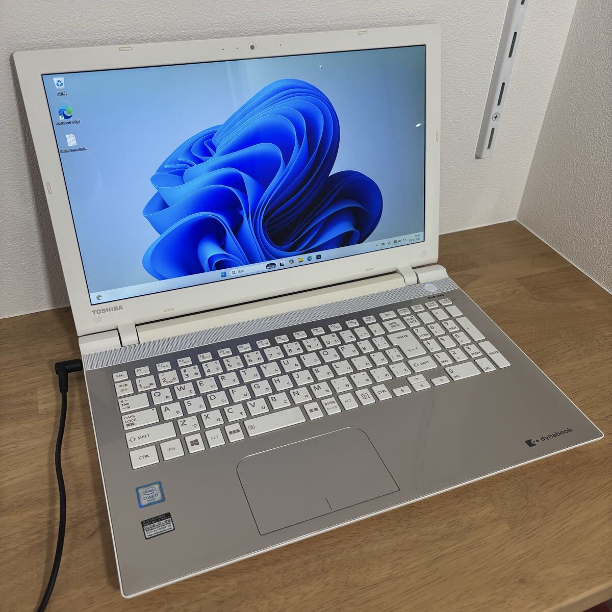 TOSHIBA AZ55/TG 6世代Core i7 2.5Ghz/8GB/SSD480GB/Office2021拍卖