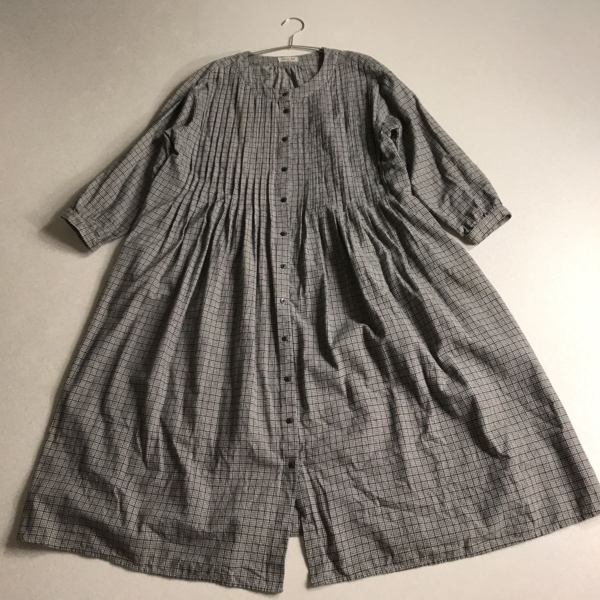 □ samansa mos2 サマンサモスモス バンドカラー ピンタック ワンピース チェック 横幅ゆったり 体型カバー拍卖