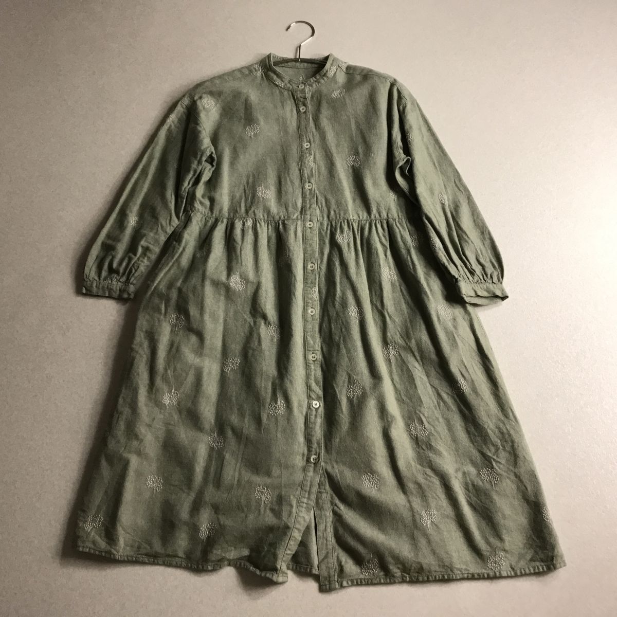 ○ season reason シーズンリーズン バンドカラー 花柄刺繍 ワンピース拍卖