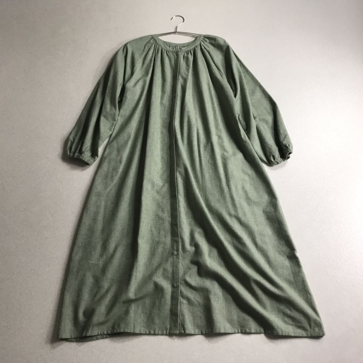 ☆ self service オーガニックコットン バンドカラー ギャザー ワンピース 横幅ゆったり 体型カバー拍卖