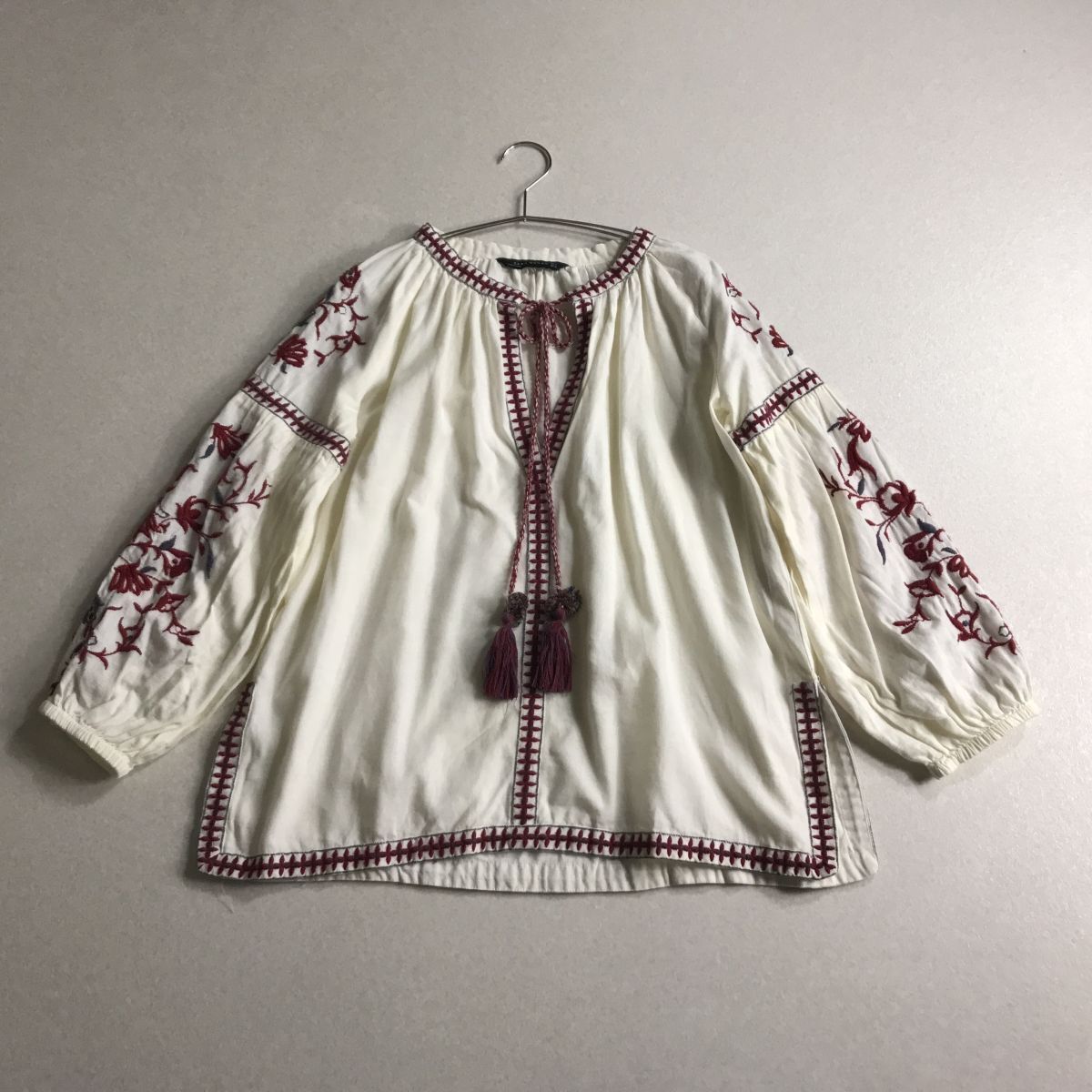 ☆ ZARA ザラ 刺繍デザイン ギャザー ブラウス 横幅ゆったり 体型カバー拍卖