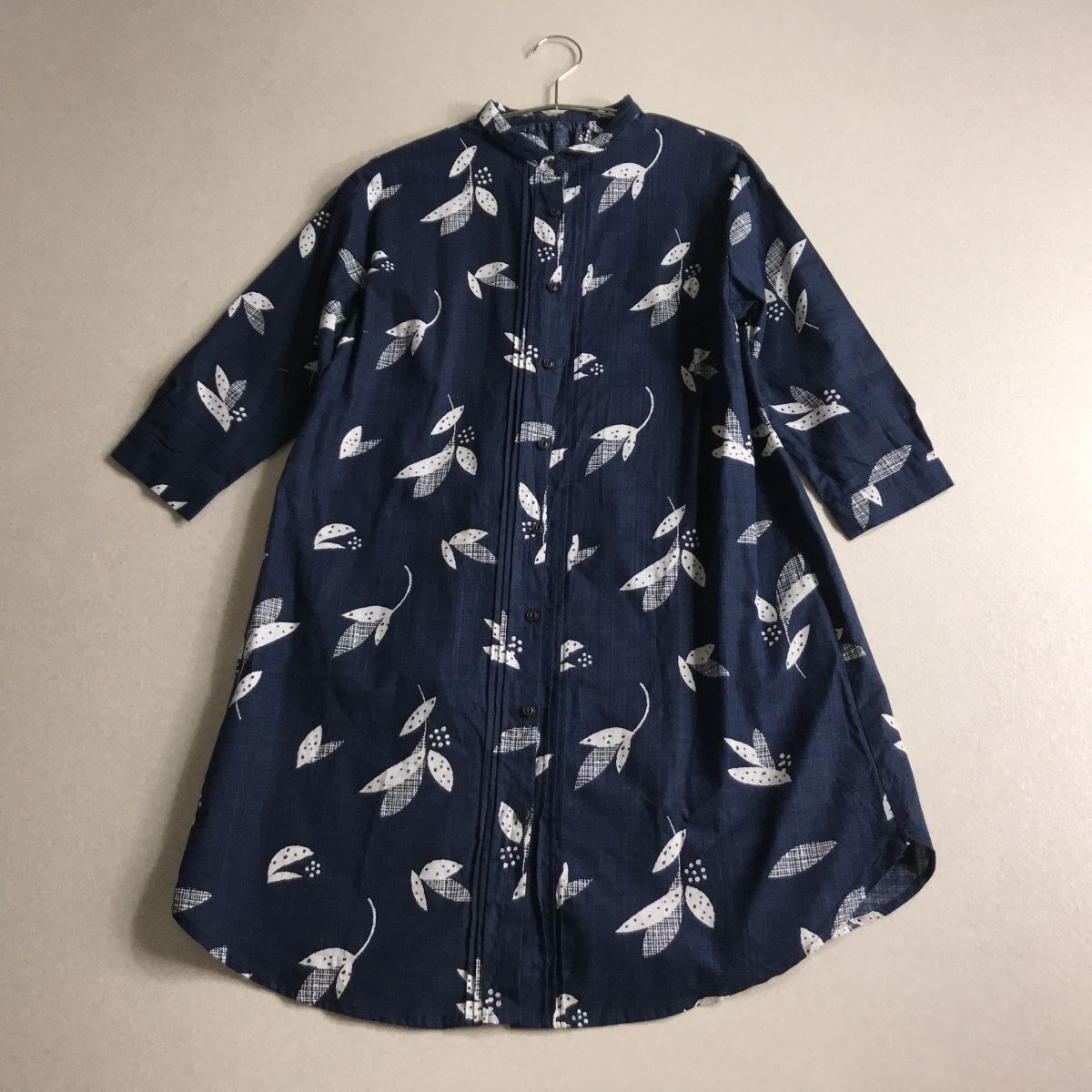 ○ おしゃれデザイン ピンタック 織り生地 ワンピース バンドカラー拍卖