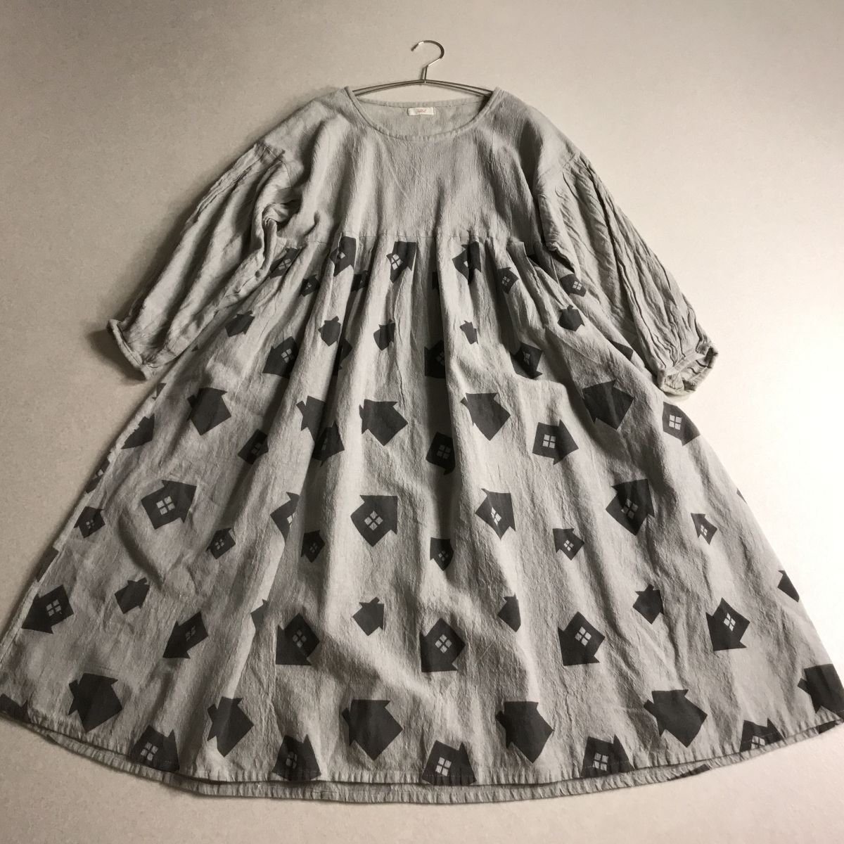 ○ Fillil ナチュラン取扱 おしゃれデザイン 切り替え ワンピース 横幅ゆったり 体型カバー拍卖