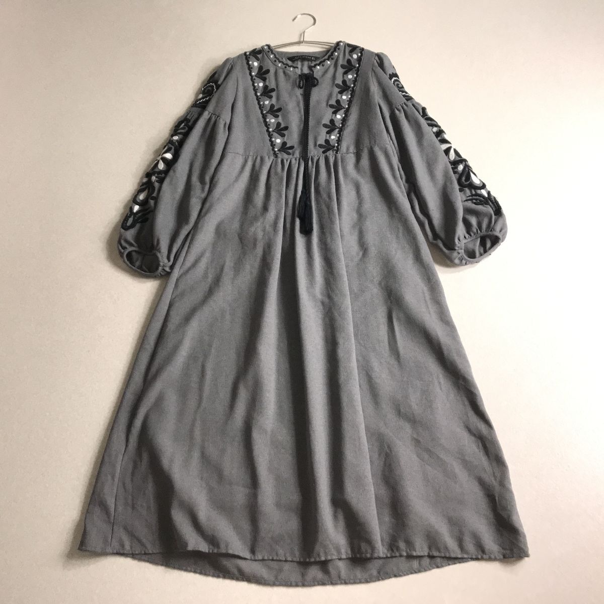 ○ ZARA ザラ 刺繍デザイン ギャザー ワンピース 拍卖