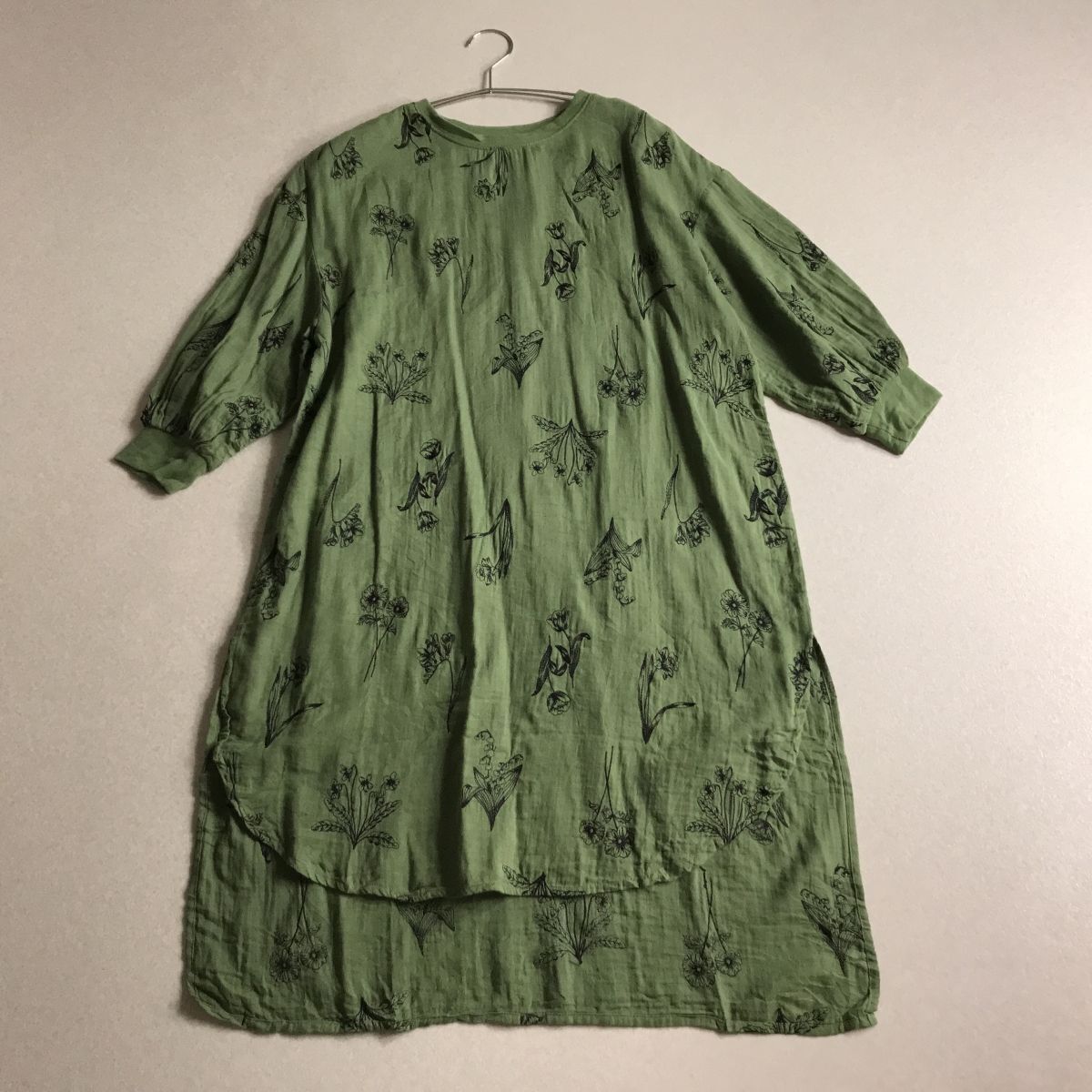 ○ Live in comfort リブ付き 花柄 ワンピース 横幅ゆったり 体型カバー拍卖