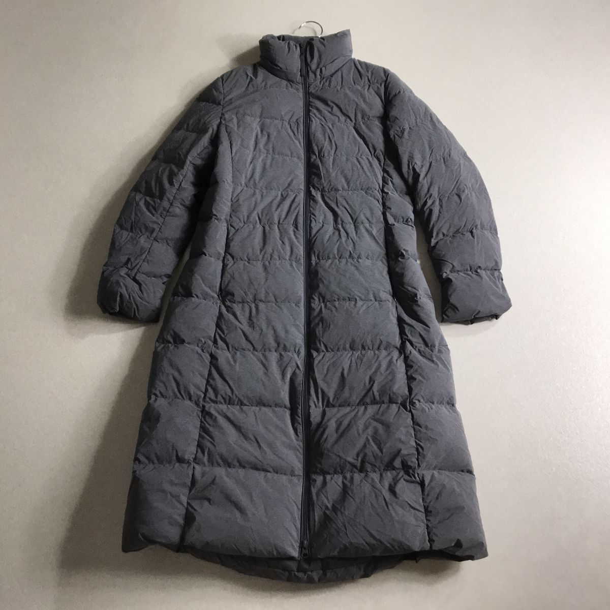 ◎ UNIQLO シームレス ダウンコート ダウンジャケット グレー レディース フード無し拍卖