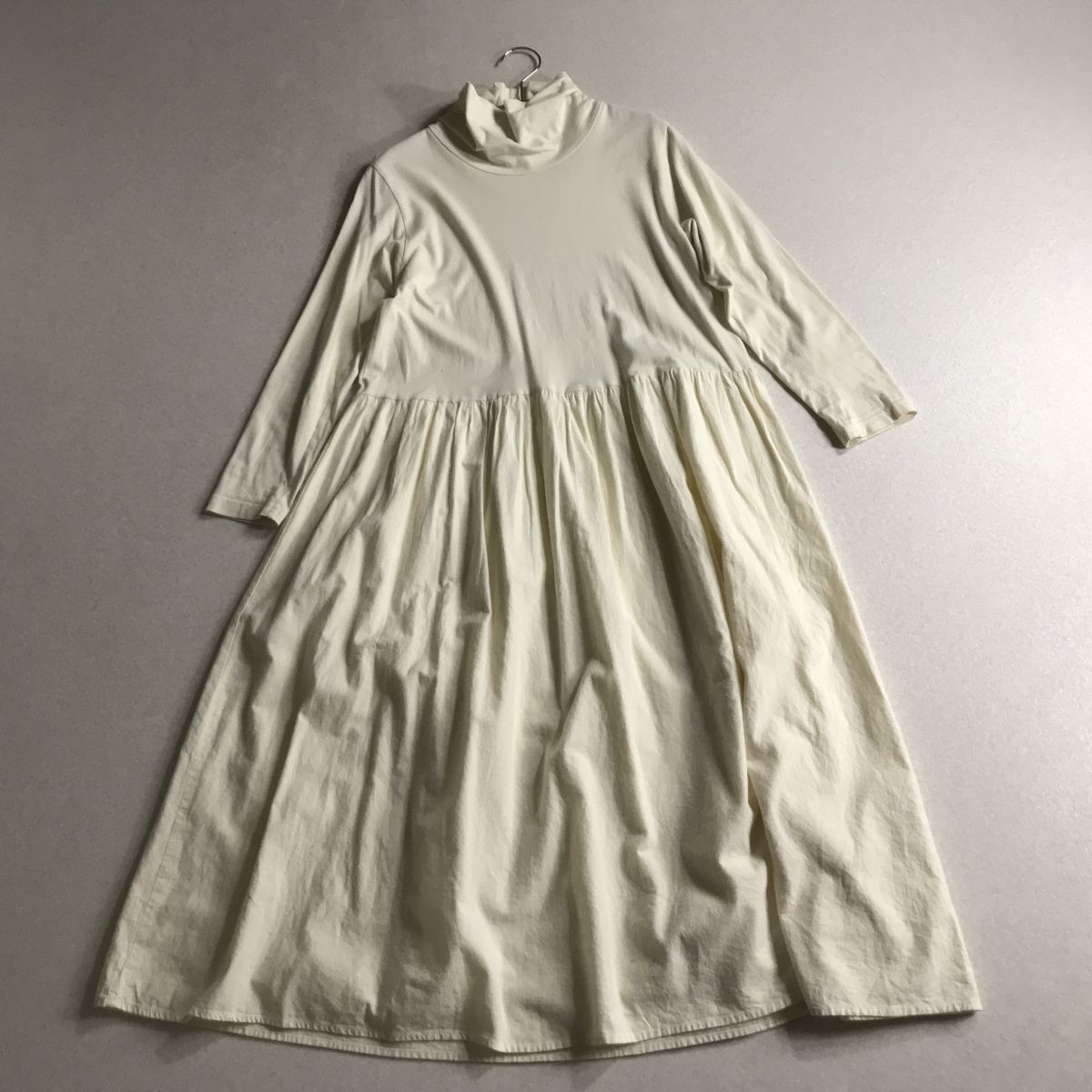 ☆ Live in comfort フェリシモ ハイネック ギャザー ワンピース 異素材切り替え拍卖