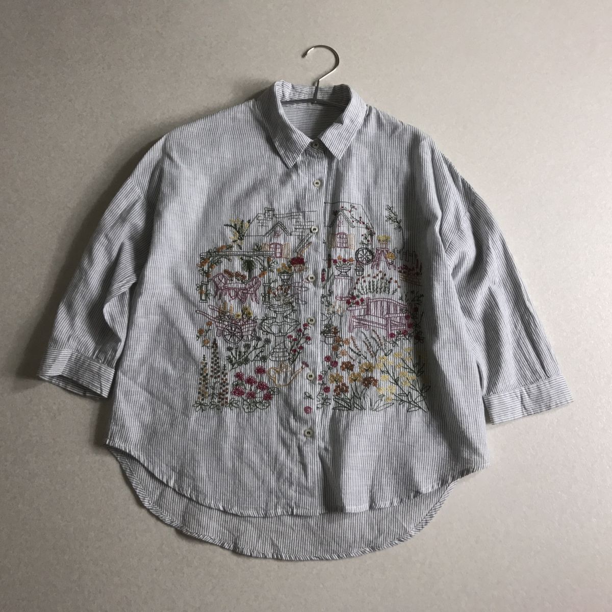 ☆ 刺繍 おしゃれデザイン ストライプ ブラウス シャツ拍卖