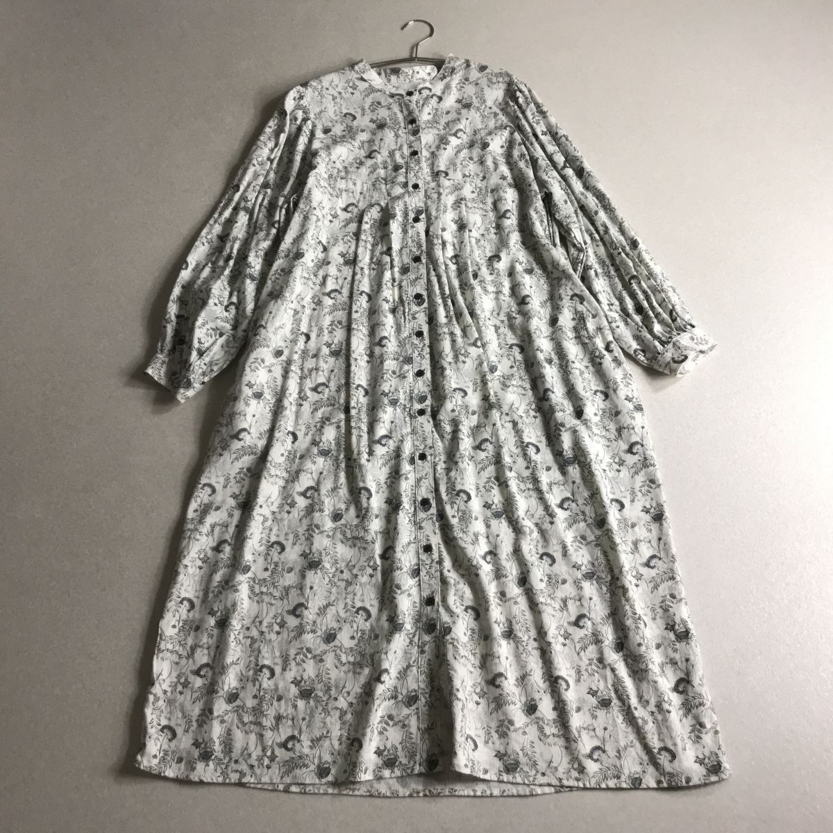 ☆ self service 花柄 おしゃれデザイン バンドカラー ワンピース 横幅ゆったり 体型カバー拍卖