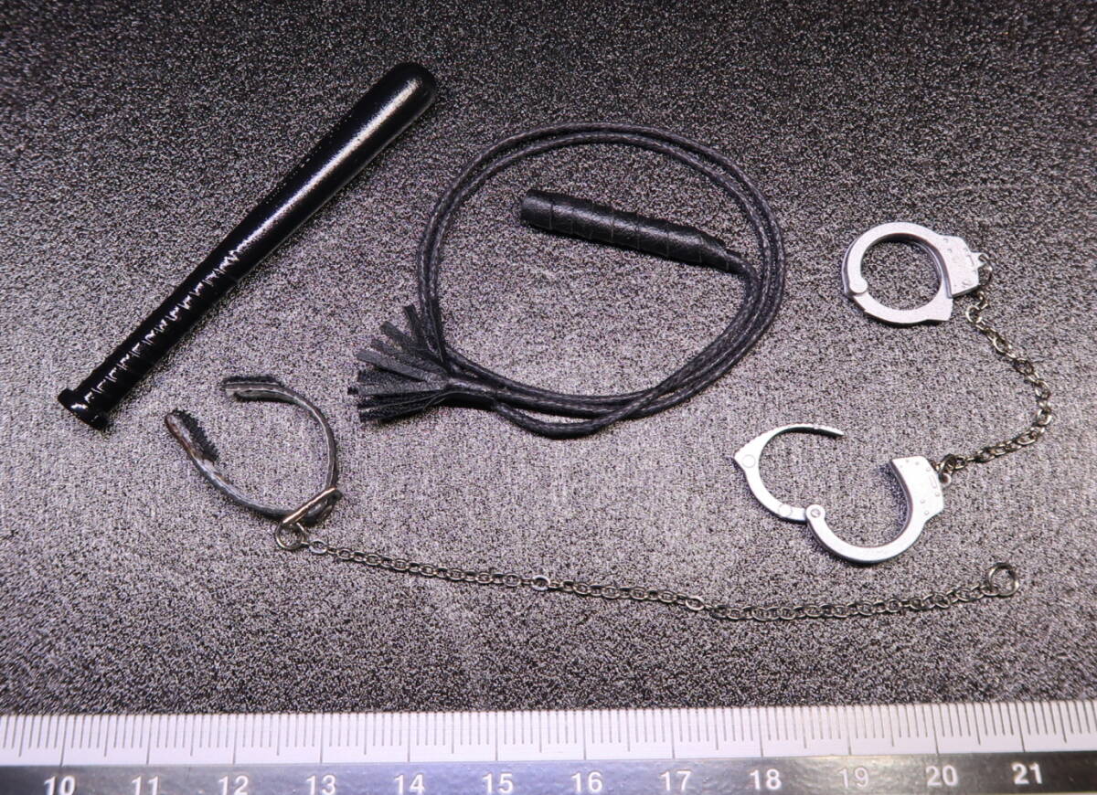 1/6 クールガール用 小物(警棒?チョーカー、ムチ、手錠)拍卖