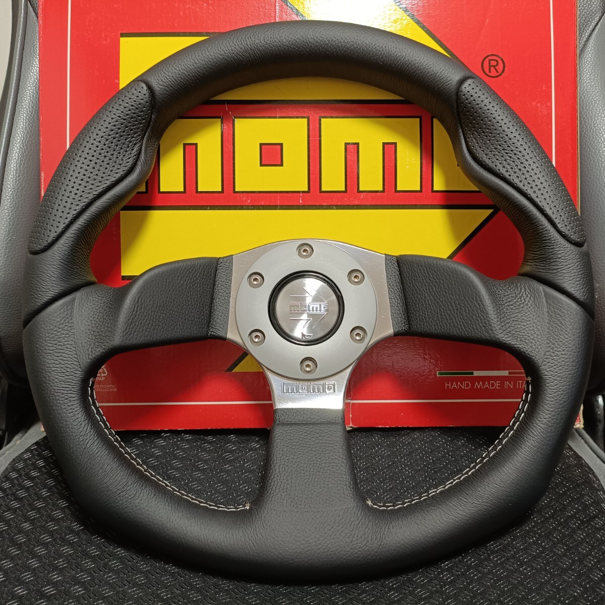 即決 美品 正規品 MOMO COMMANDO 2R (コマンド2R) φ32 320mm 送料無料拍卖