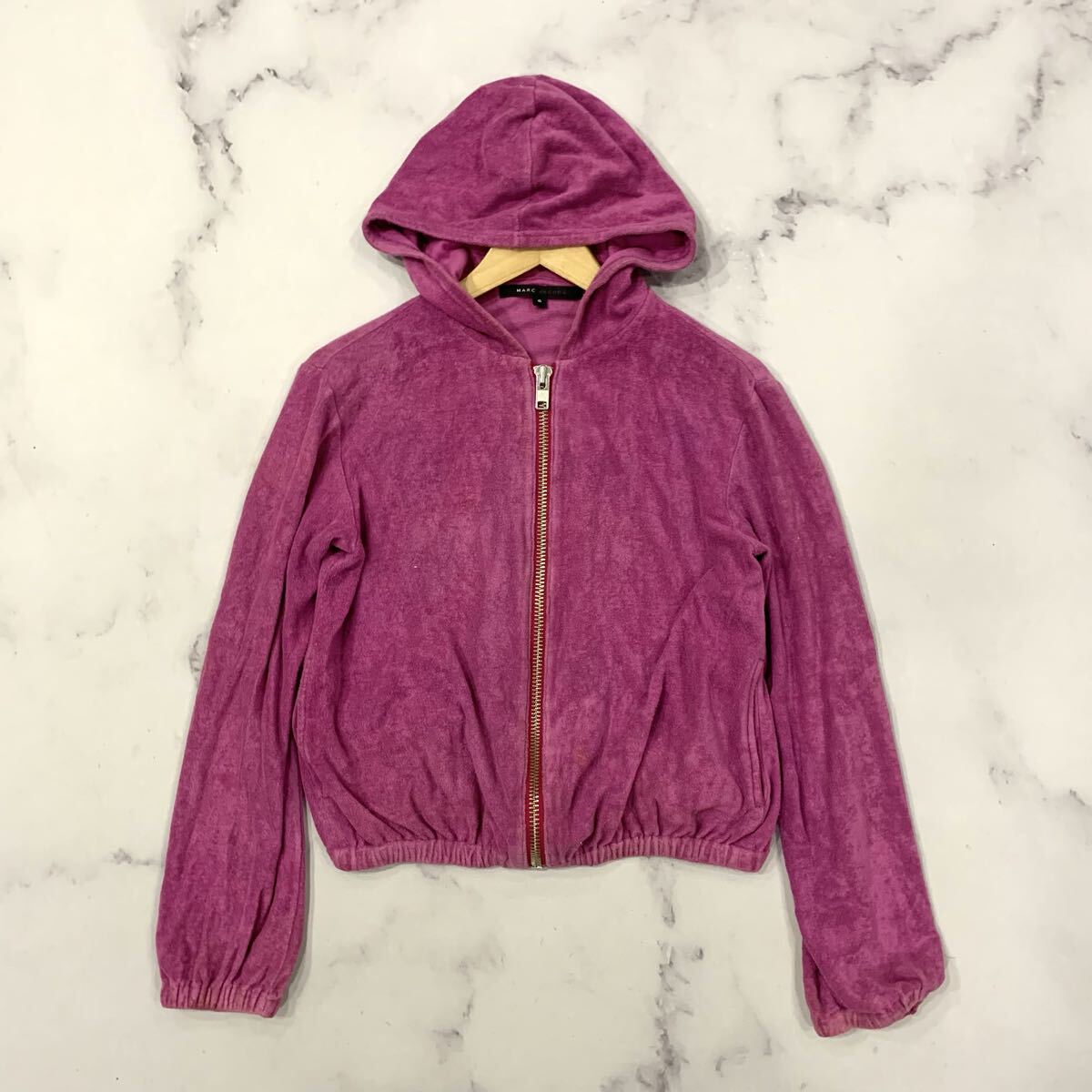 AA ▼ 洗練されたデザイン '着心地抜群' MARC JACOBS マークジェイコブス 長袖 ジップアップ 短丈 ショート丈 パーカ / フーディ S 上着拍卖
