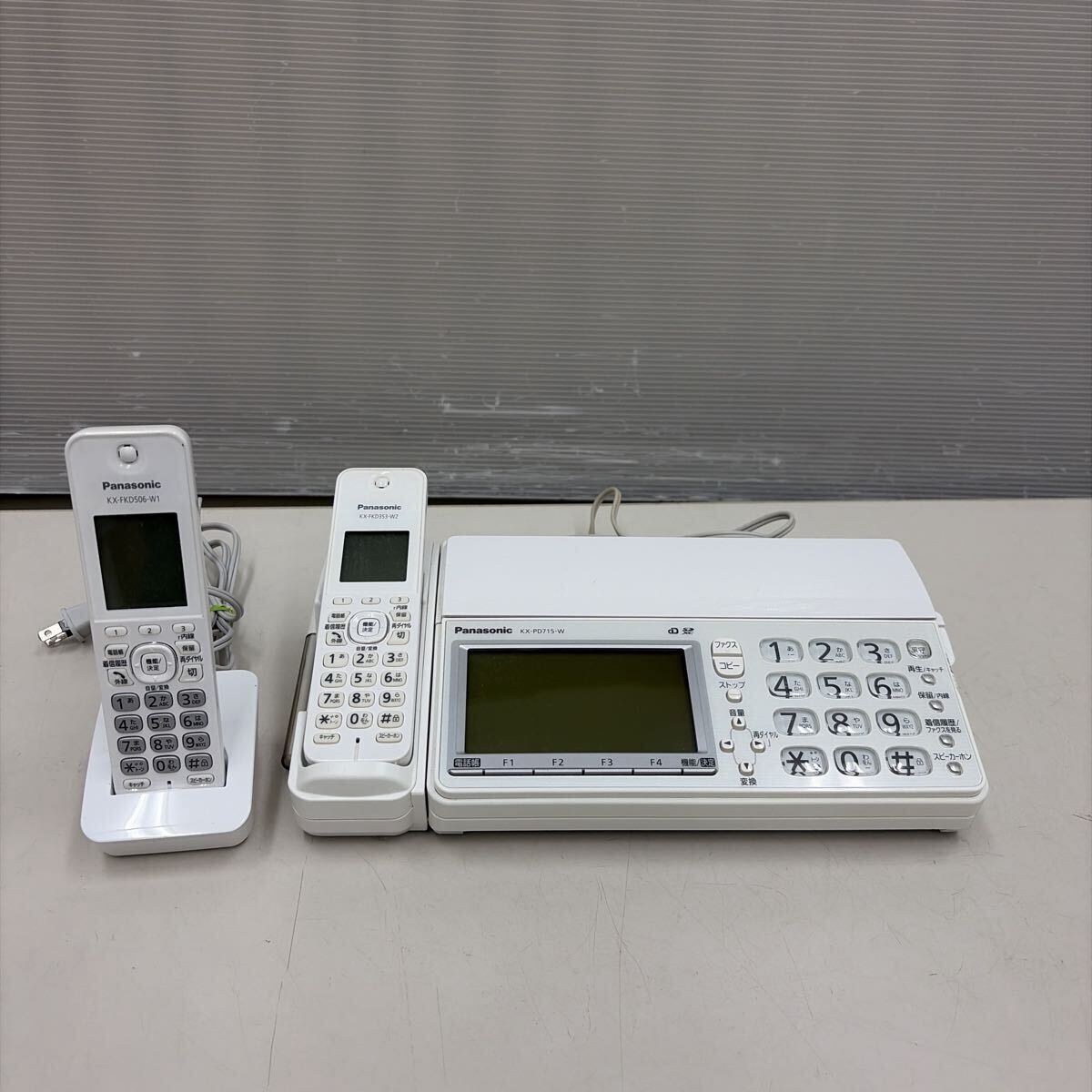 JMO0.5/2.5 Panasonic パナソニック デジタルコードレスファックス KX-PD715-W ホワイト 子機1台 KX-FKD506-W1 通電のみ確認拍卖