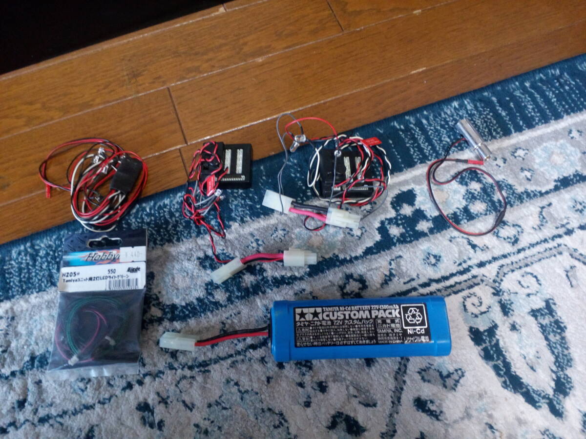 タミヤ純正2セット、、他メーカー2セット電飾いろいろセット+バッテリー付き拍卖