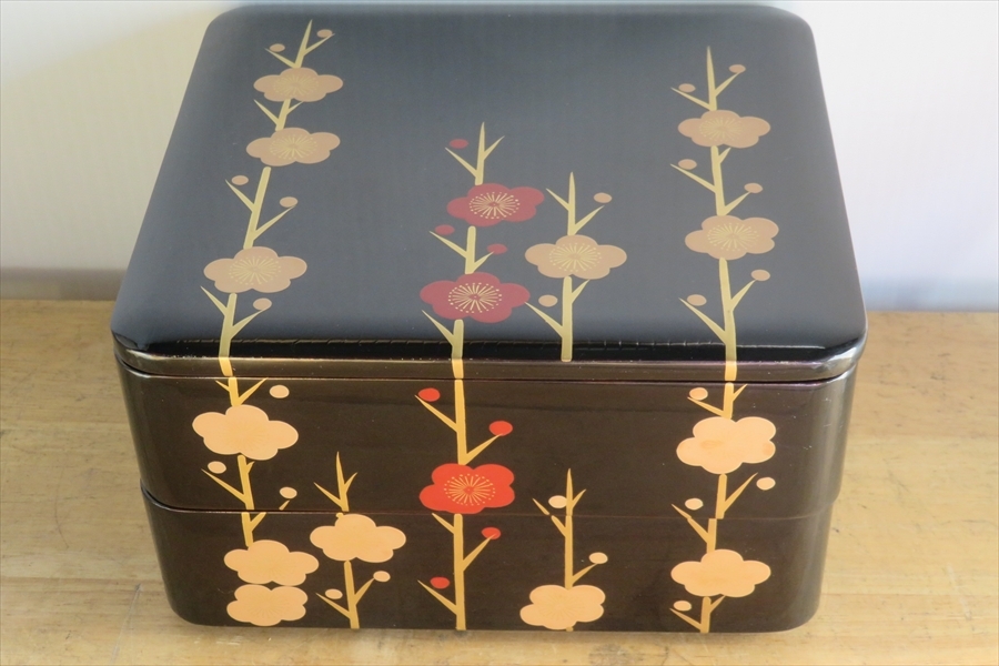 ●蒔絵 梅 2段重 重箱 木製 黒塗内朱 お正月 漆器 金彩 おもてなし ●拍卖