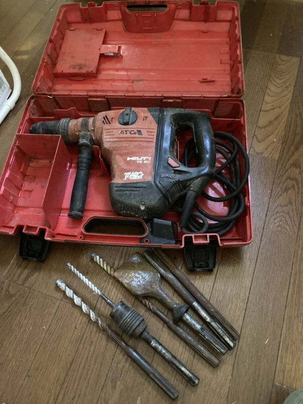 【工具】 Hilti ヒルティ ロータリーハンマドリル TE60-ATC レッド ケース付 コード式 100v 動作確認済み拍卖