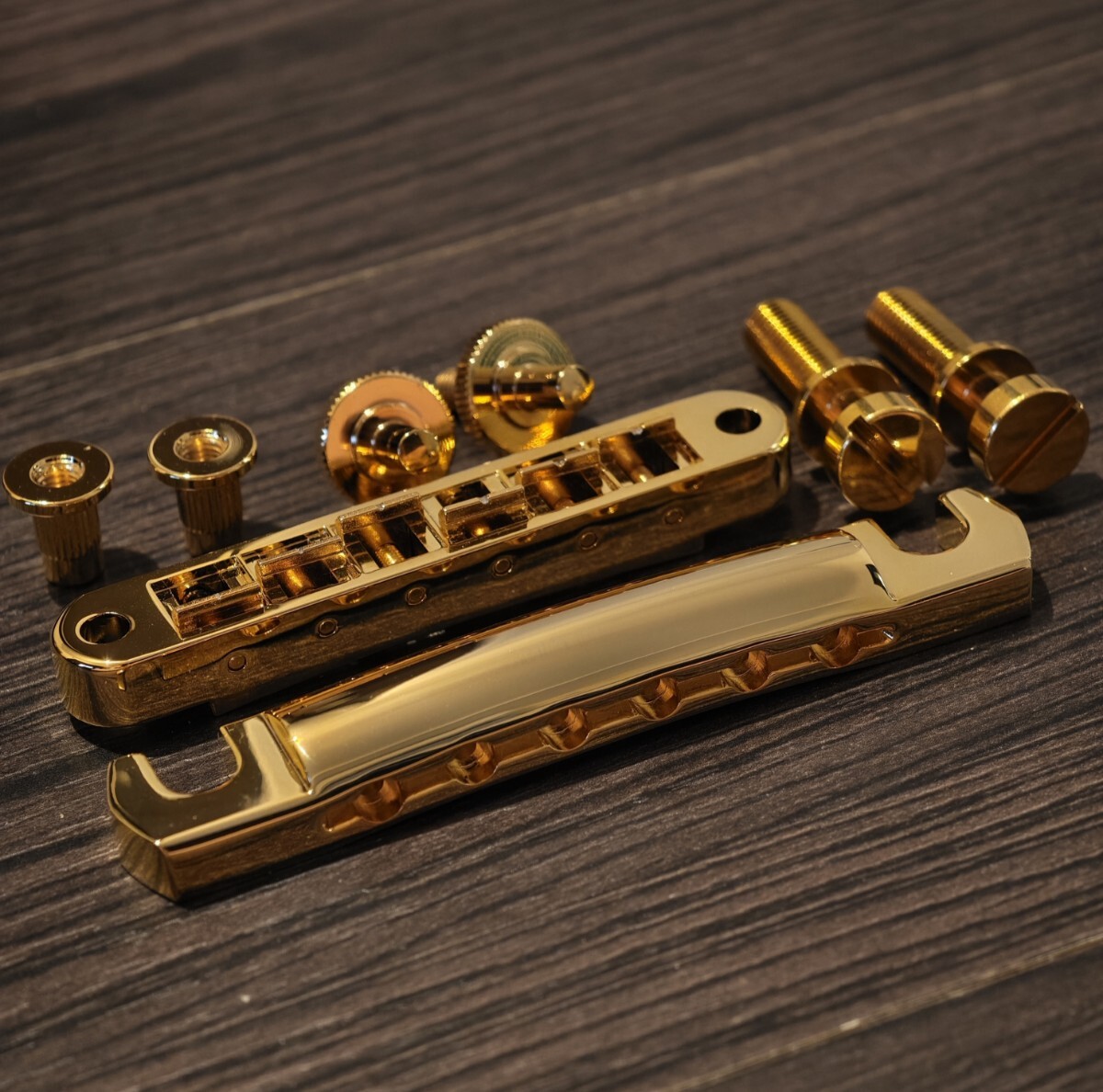 モントルー ナッシュビルスタイルブリッジ、ヴィンテージアルミニウムテールピース、インチ規格スタッドセット 新品未使用品 MONTREUX 拍卖