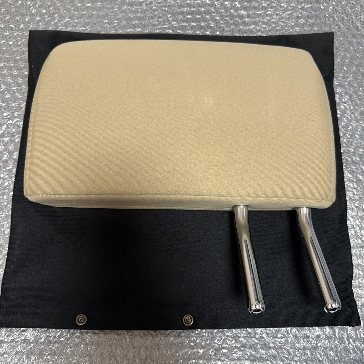 3 格安即決 アルファード ヴェルファイア 30系 ヘッドレスト ベージュ モケットタイプ 3列目中央 カバー付き拍卖