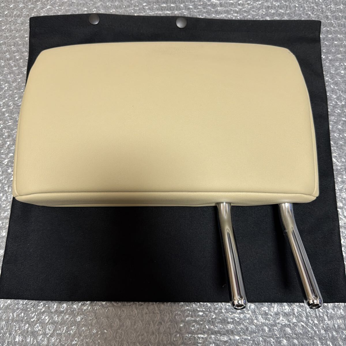 5 希少品 格安即決 アルファード ヴェルファイア 30系 ヘッドレスト ベージュ レザータイプ 3列目中央 カバー付き拍卖