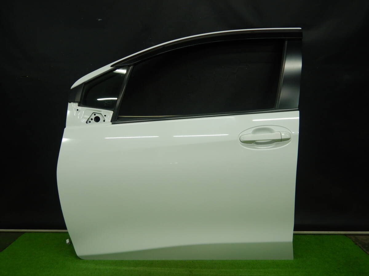 17E】【040】 ヴィッツ NSP130 左フロントドア 67002-52480 スーパーホワイトⅡ KSP130 NSP135 NHP130 左前ドア 【509251】拍卖