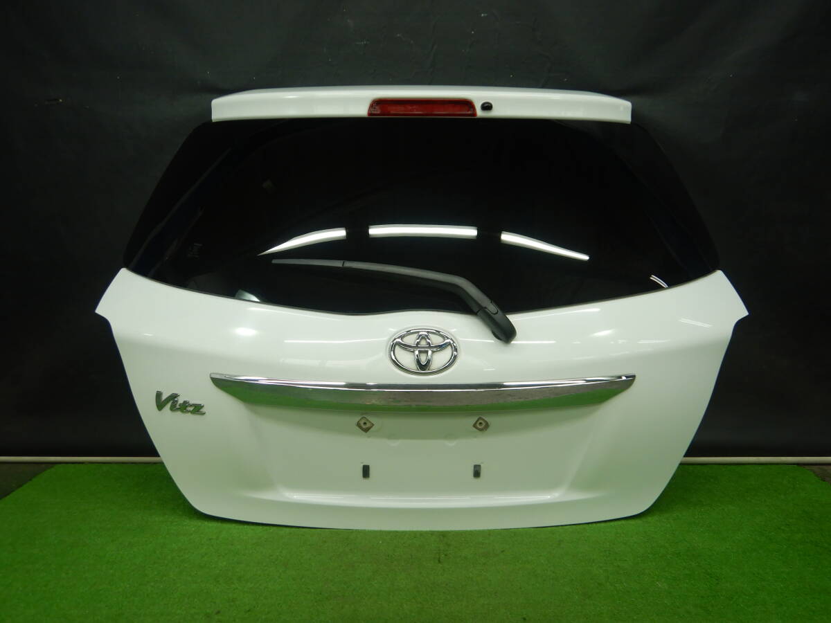 17E】【040】 ヴィッツ NSP130 リアゲート 67005-52C20 スーパーホワイトⅡ KSP130 NSP135 NHP130 バックドア【509251】拍卖