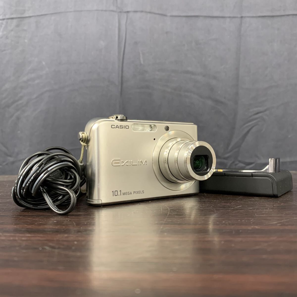 □【売り切り】CASIO カシオ コンパクトデジタルカメラ EXILIM エクシリム EX-Z1000 シルバー 3× f=7.9-23.7mm 1:2.8-5.4拍卖