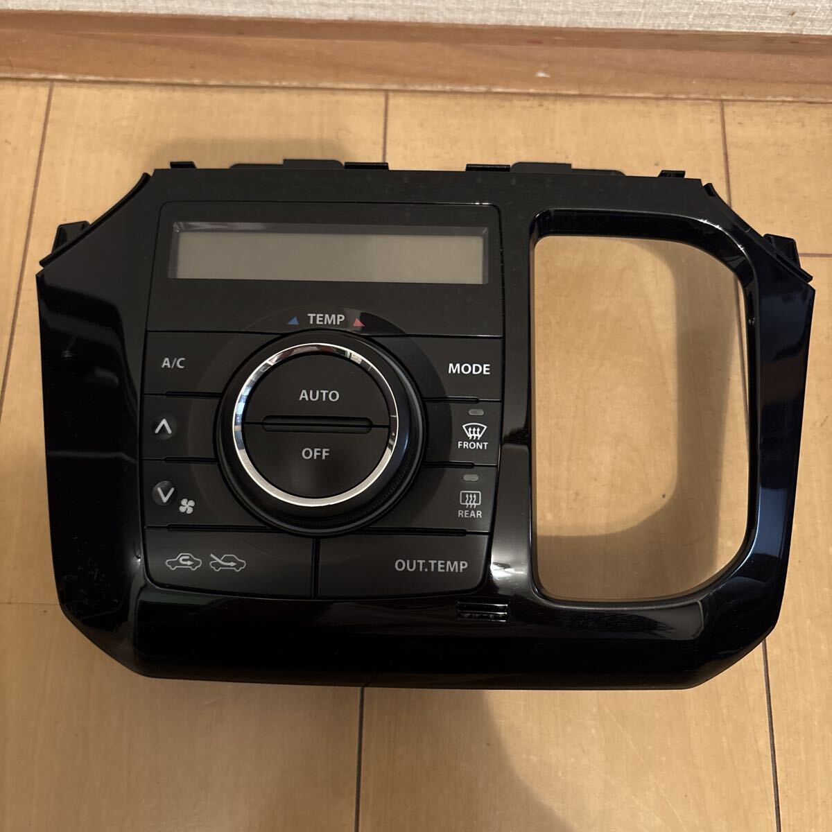 1,999円売切り&美品 スズキ エアコンスイッチパネル MK21S 日産 ルークス ML21S拍卖