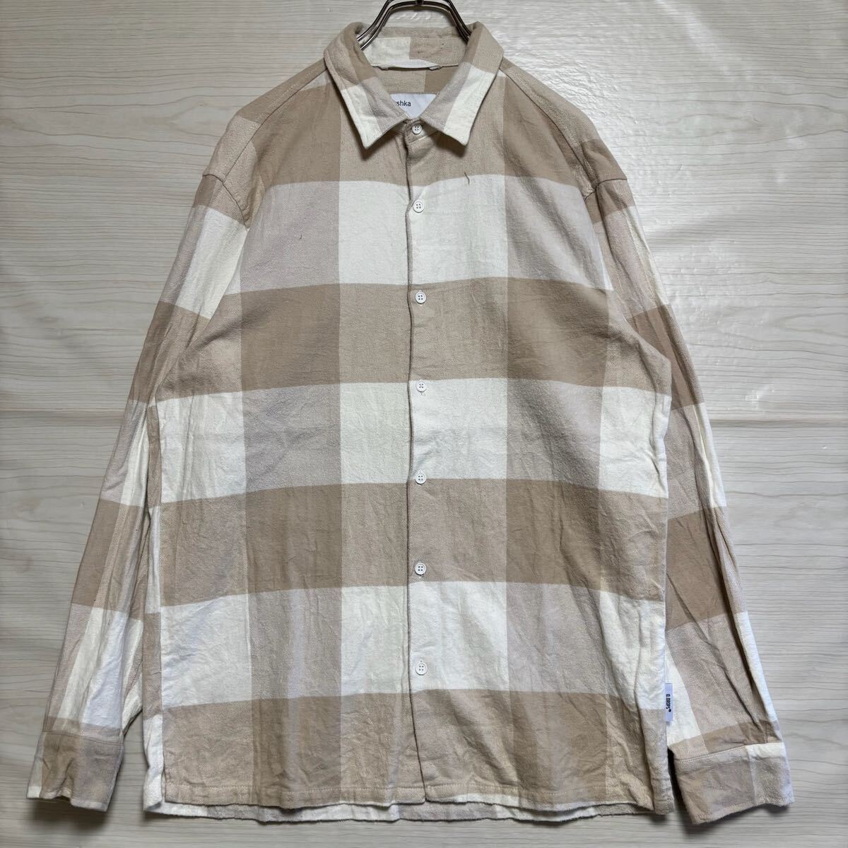 Bershka ベルシュカ 長袖シャツ レギュラーカラー チェックシャツ レギュラーフィット サイズL相当 アイボリー メンズ トップス(39)拍卖