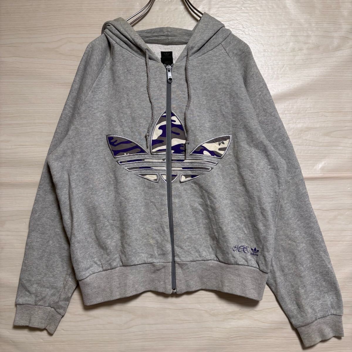 adidas アディダス ジップパーカー ジップアップ スウェット フーディー ロゴ刺繍 迷彩ロゴ サイズL グレー レディース トップス(47)拍卖