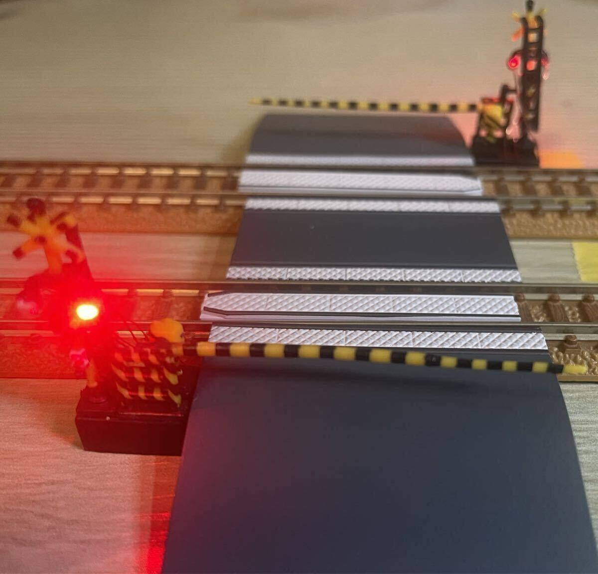 ジオコレベース踏切交互点灯 専用基盤付き 単4電池ボックス付拍卖