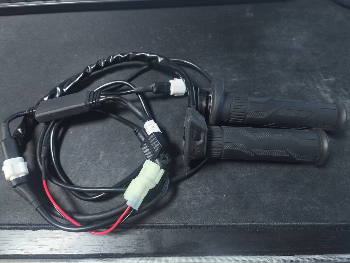 【送料無料】Kaedear(カエディア) グリップヒーター130mm/22.2mm スイッチ一体型 KDR-392A1 Z900RSで使用拍卖