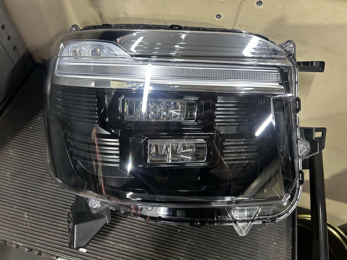 ちょいキズでも綺麗 ホンダ 純正 N-BOXカスタム 右ヘッドライト STANLEY W6712 JF5 33100-32R-J03拍卖