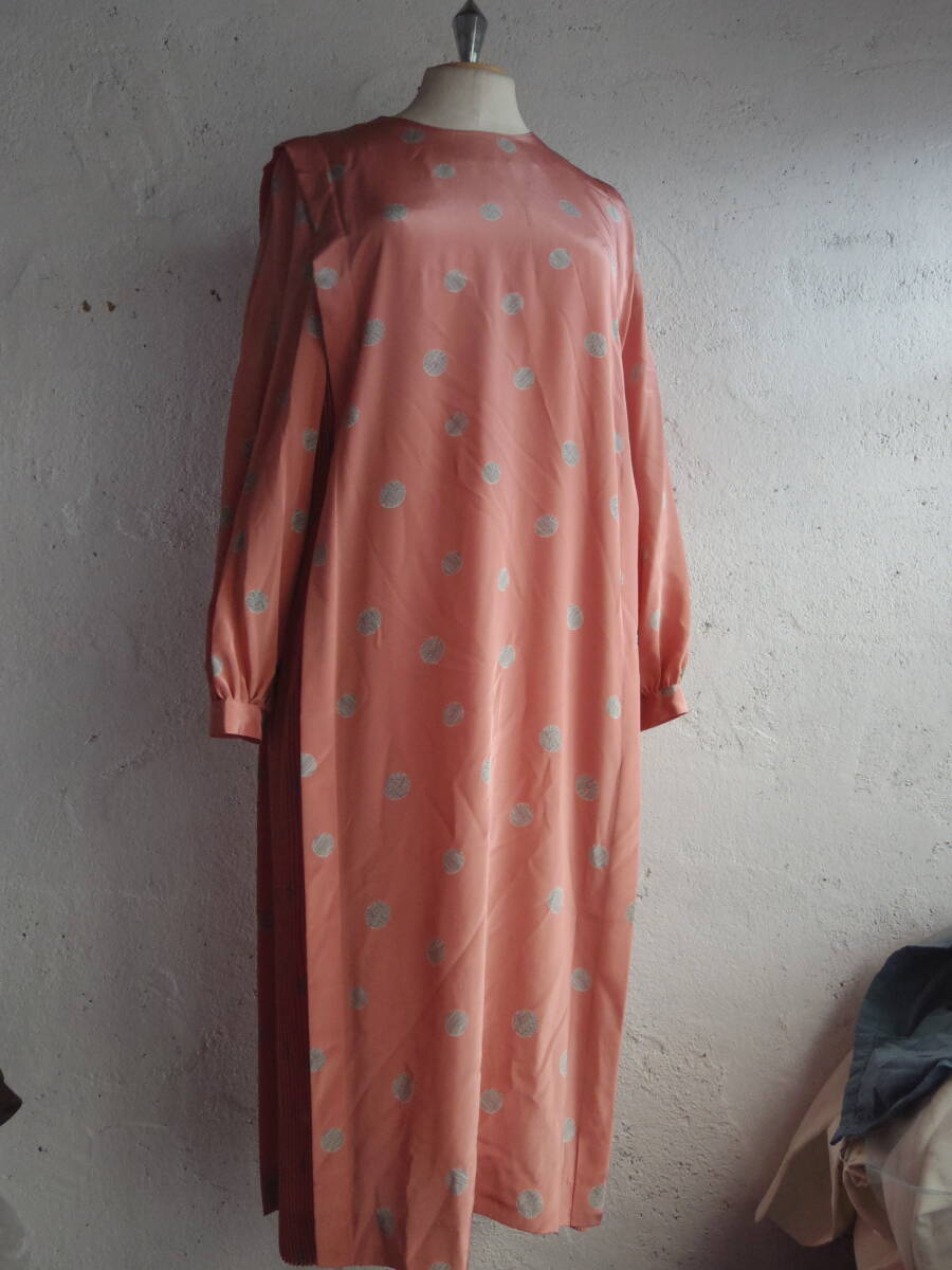 古着♪レトロVintage光沢サーモピンク水玉モダン長袖ワンピ♪昭和レトロワンピース70s60s70年60年代昭和レトロビンテージクラシカルワンピ拍卖