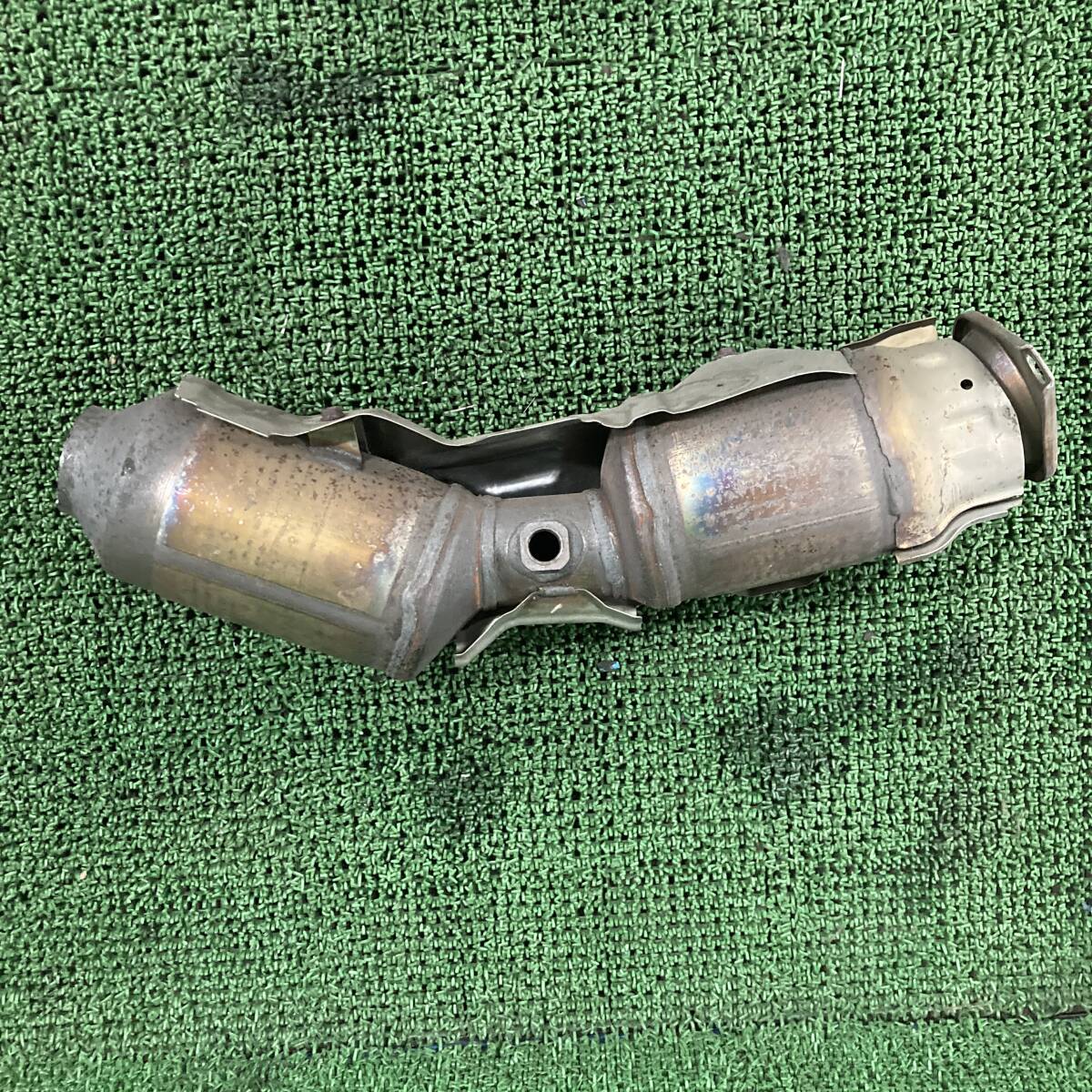★☆プリウス S ZVW30 触媒 キャタライザー TB2/GP2 素材用 2ZRFXE(A1781)☆★拍卖