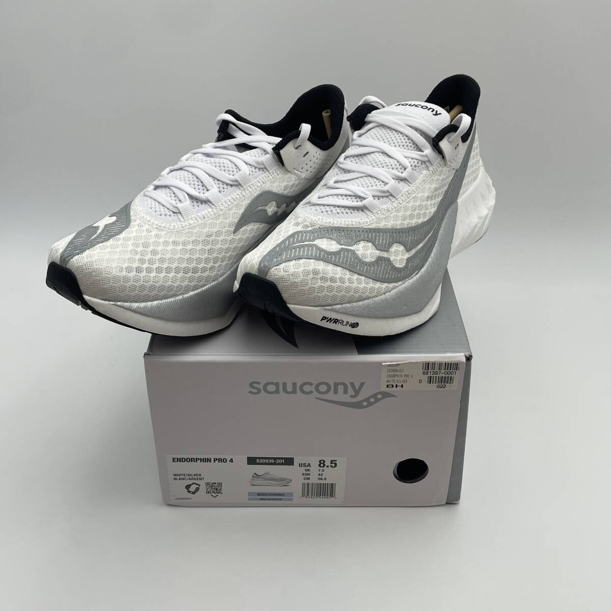 新品未使用 サッカニー SAUCONY エンドルフィンプロ4 メンズ ランニングシューズ WHITE/SILVER(201) 26.5cm S20939 RC0294拍卖