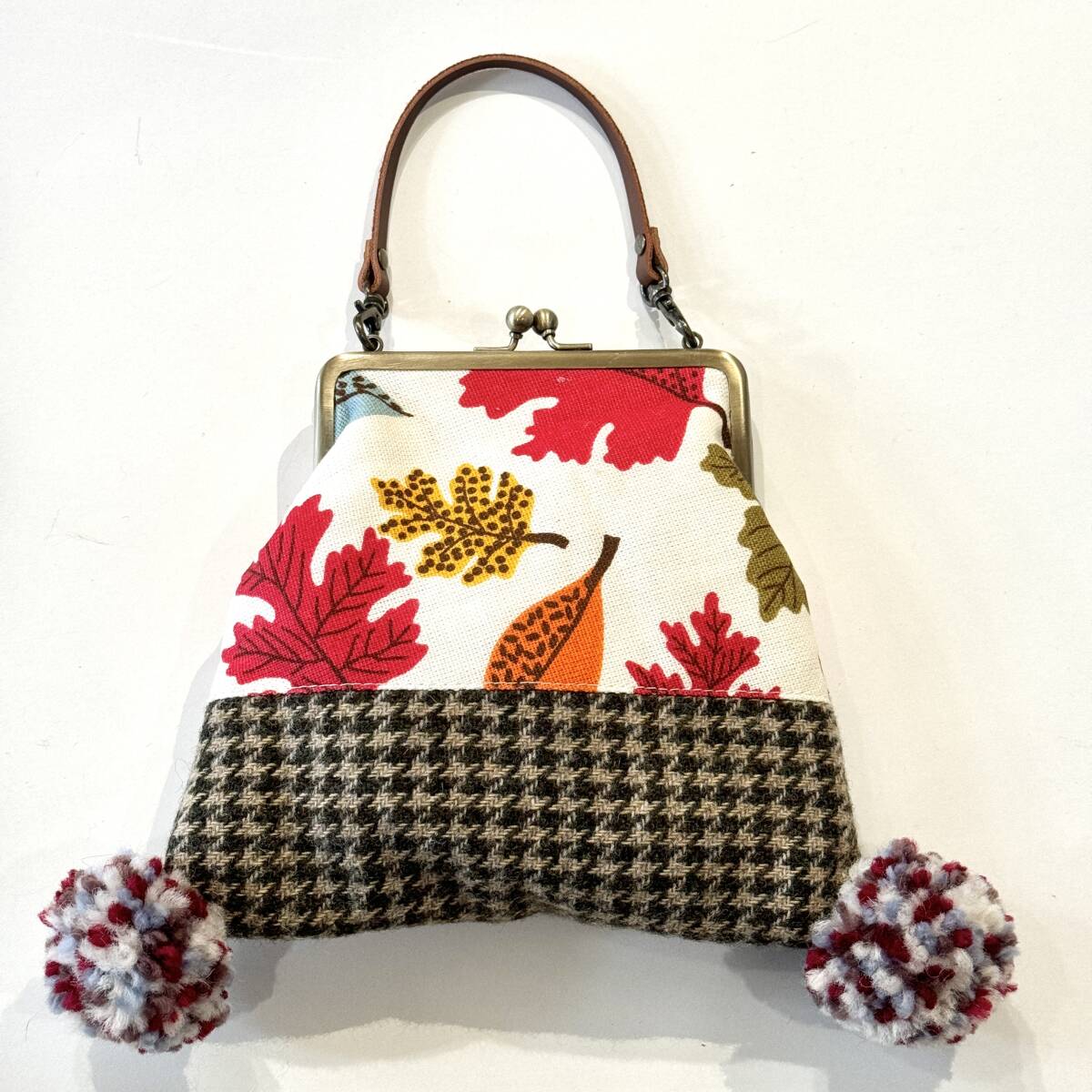 【ハンドメイド未使用品】ヴィンテージファブリック使用 メープル柄 綿入りボンボンがま口ポーチ アンティーク デッドストック拍卖