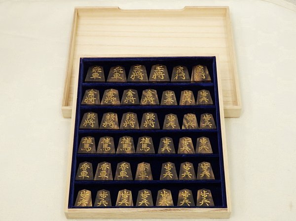 7682 未使用☆ 天一作 上彫 彫駒 将棋駒 桐平箱付 木工芸拍卖