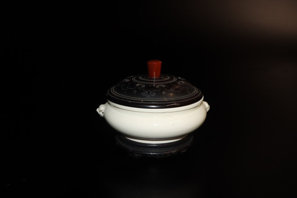 【江】時代 中国古玩 唐物 白磁獣双耳香炉 木製台座 透かし彫蓋 高さ6.6㎝ 古美術品(茶道具香道具仏具)XZ245 CVTPBfgyr NTkoai拍卖