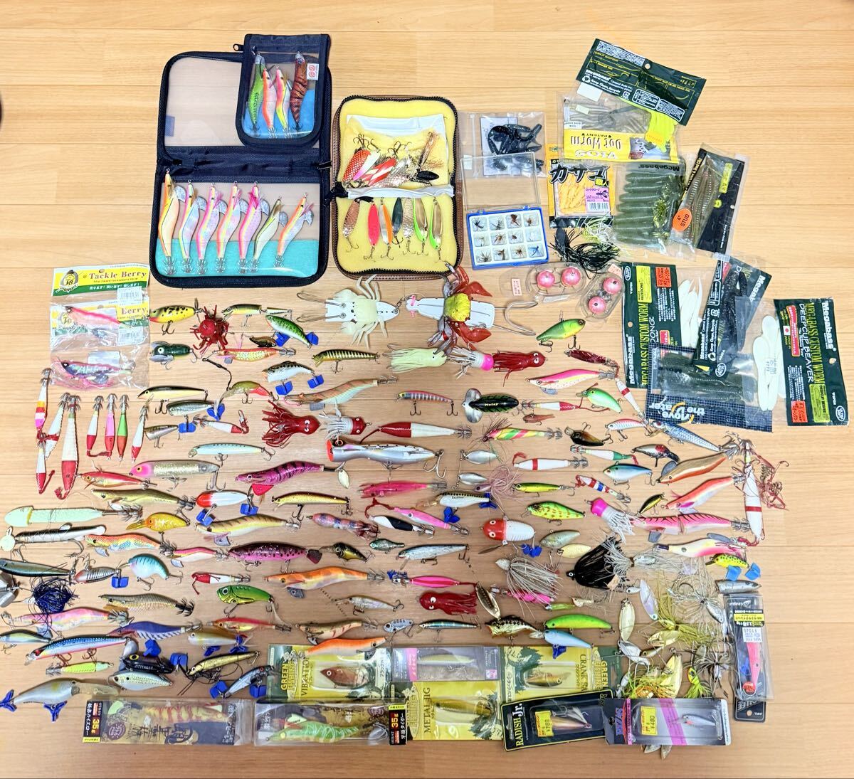 釣り具 大量 まとめ★ ソフトルアー ハードルアー/クランクベイト/スピナーベイト/ワーム/スプーン等 釣り用品 fishing gear拍卖