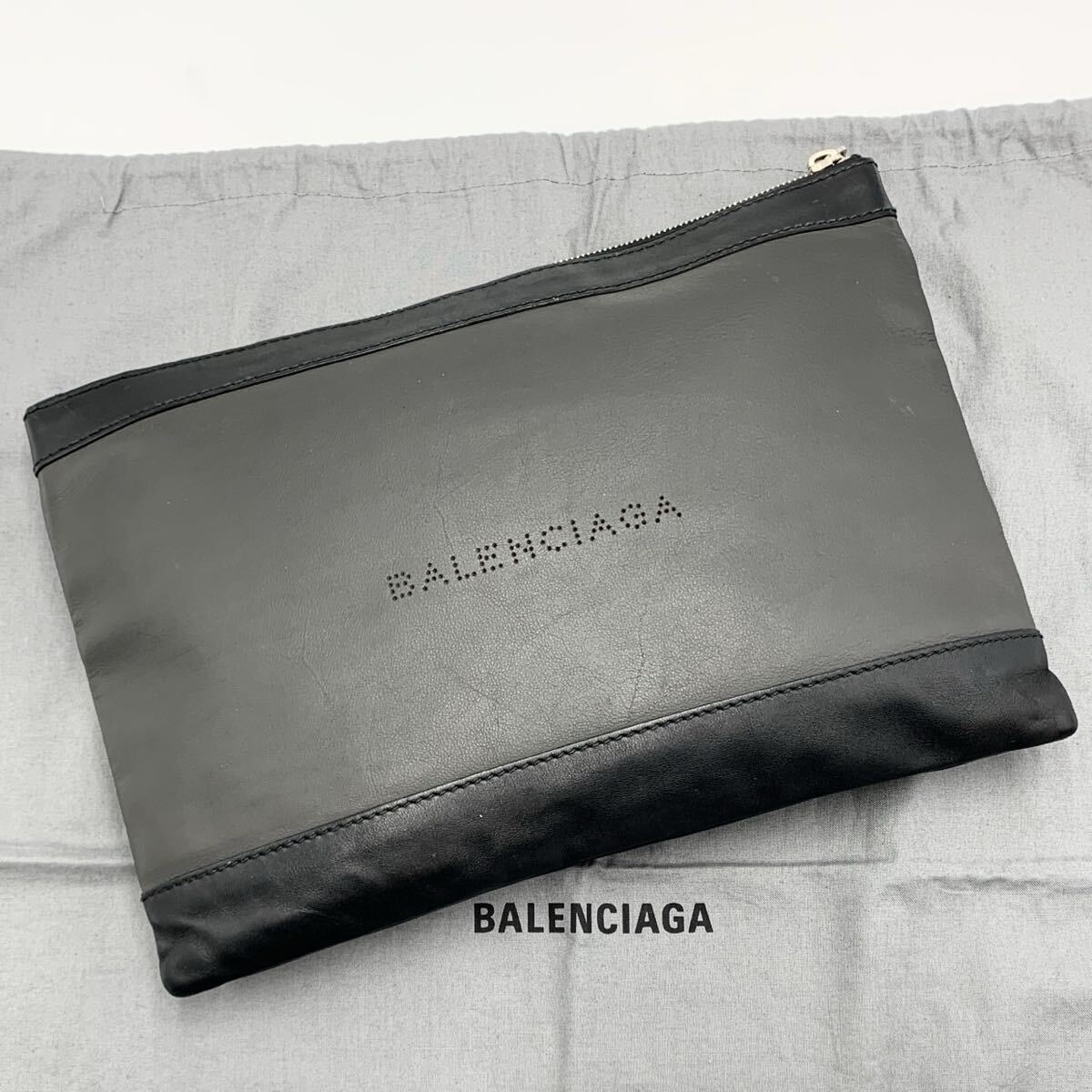 バレンシアガ BALENCIAGA ネイビークリップ レザー クラッチバッグ パンチングロゴ拍卖