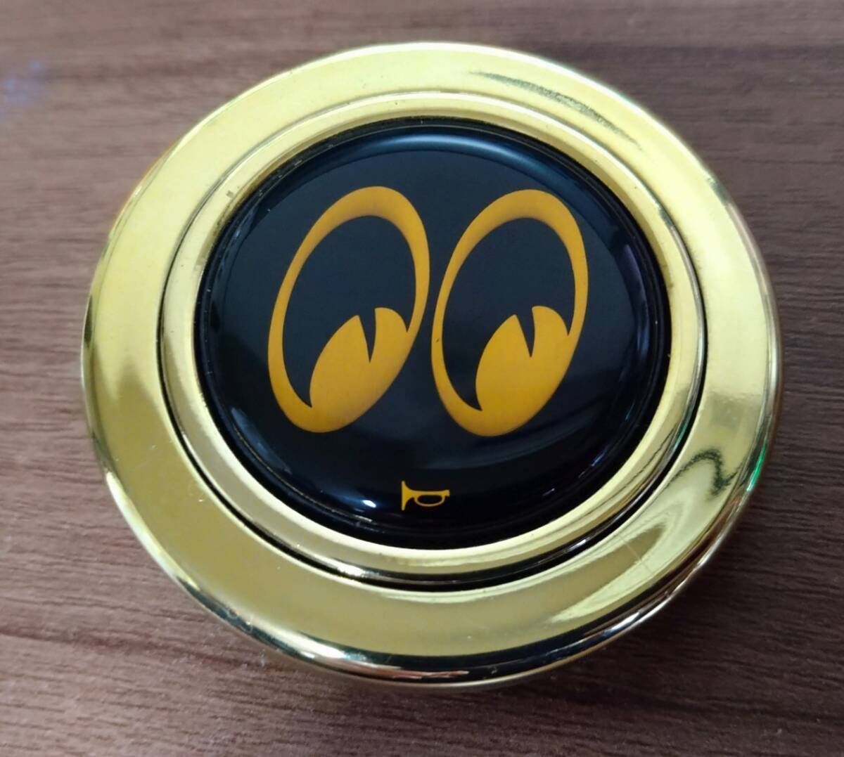 【送料無料】 中古 MOONEYES ムーンアイズ ホーンボタン GOLD ゴールド メッキ モモサイズ 当時物拍卖