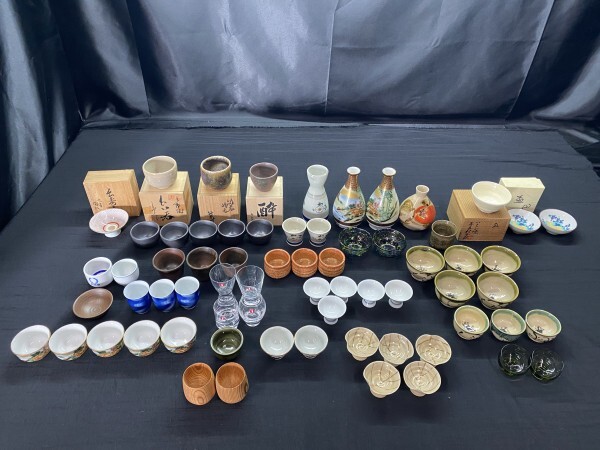 B6-482 酒器 おちょこ お猪口 とっくり 徳利 大量 まとめて画像分 九谷焼 等 酒器 陶器 ぐい呑み 盃 徳利 伝統工芸拍卖